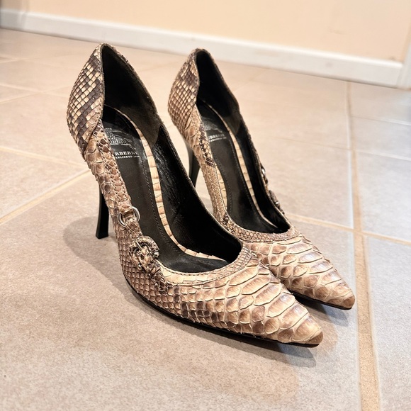 Burberry Snakeskin Patterned High Heels (37) - Picture 9 of 15